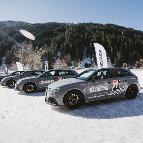 Bridgestone Blizzak Spike-02 235/45 R18 98T