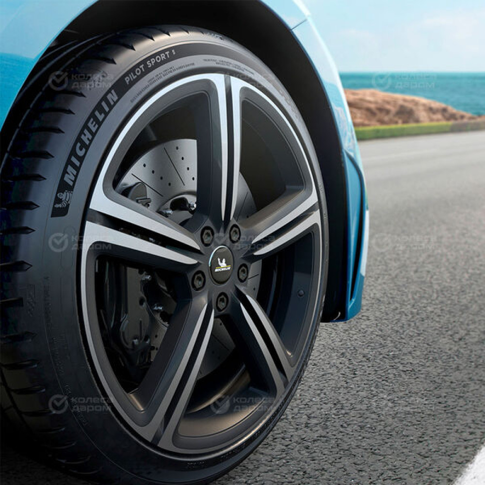 Michelin Pilot Sport 5 235/40 R19 96Y